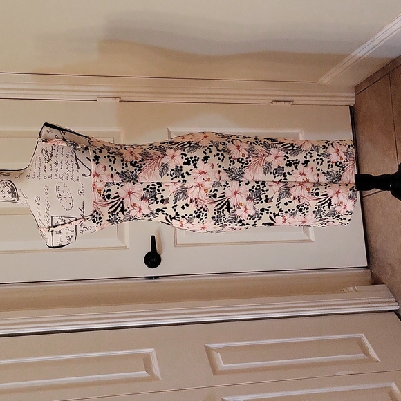 No Boundaries Sleeveless Floral Dress - Picture 4 of 6